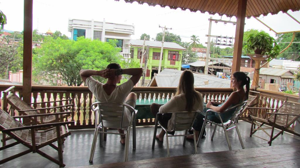 Mr. Charles Guest House Hsipaw Room photo